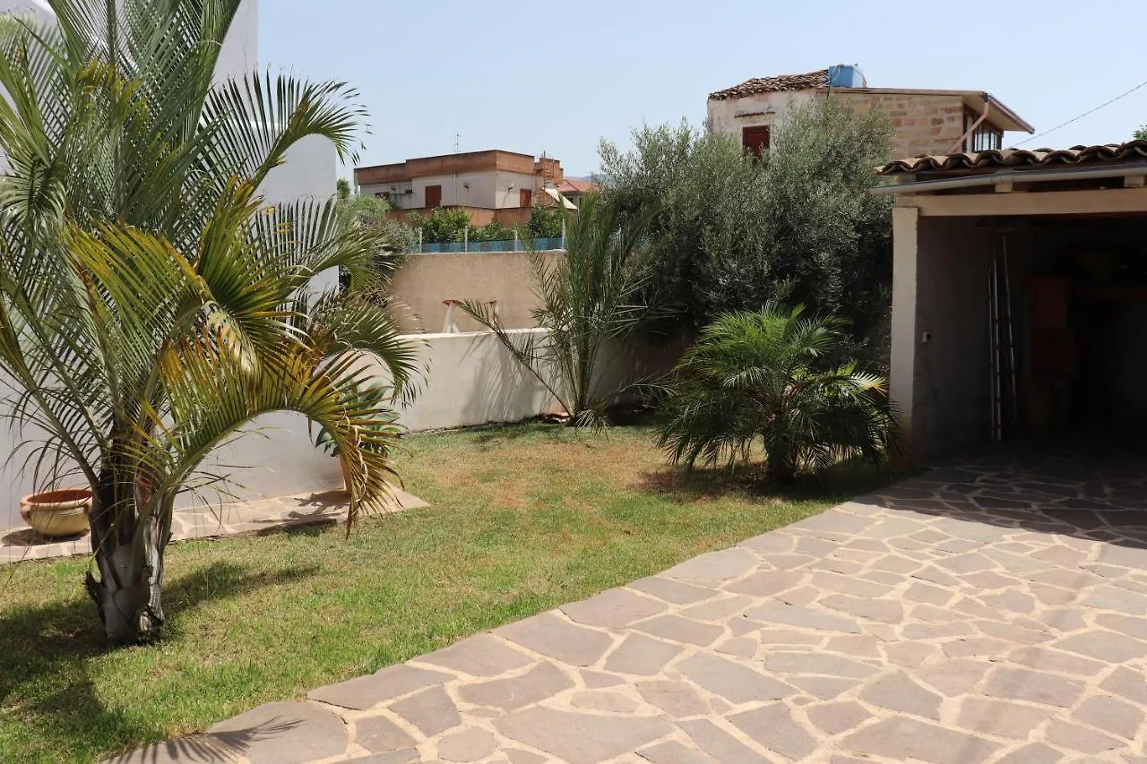 Mansarda Con Giardino Villa Cinisi Italien